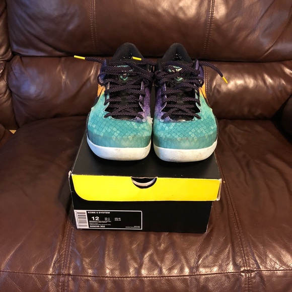 Basketball shoes - Picture 2 of 2